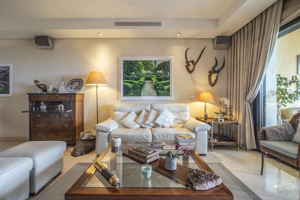 2 slaapkamer Appartement te koop in La Quinta met zwembad garage - € 1.065.000 (Ref: 10143145)