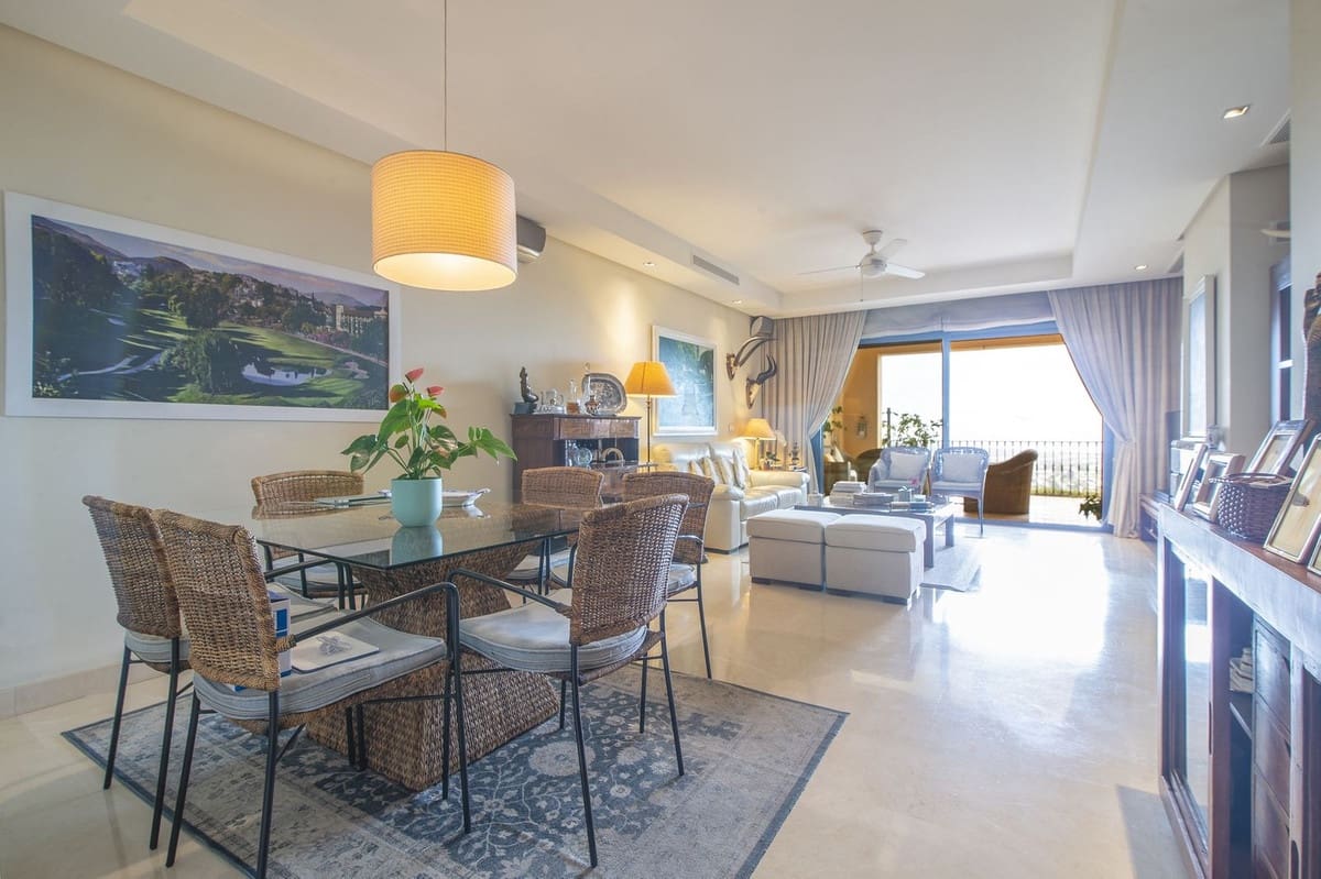 2 slaapkamer Appartement te koop in La Quinta met zwembad garage - € 1.065.000 (Ref: 10143145)