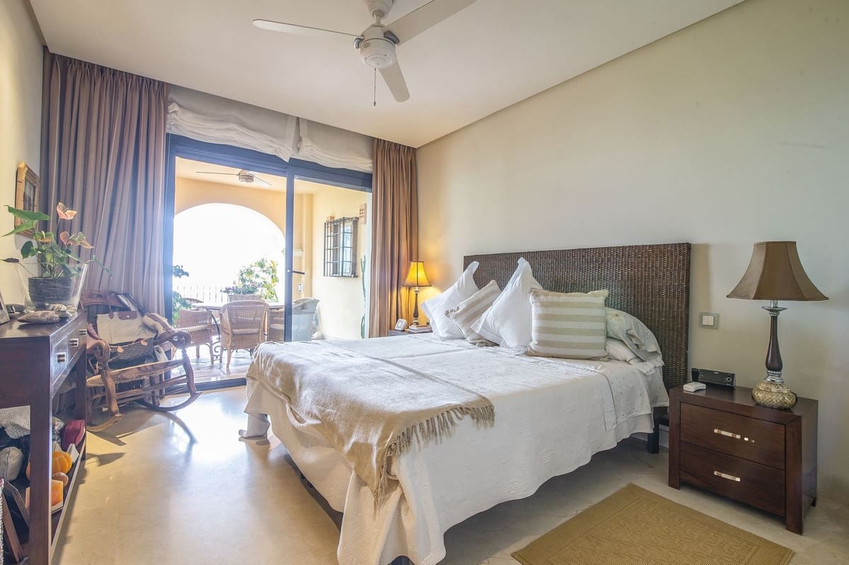 2 slaapkamer Appartement te koop in La Quinta met zwembad garage - € 1.065.000 (Ref: 10143145)