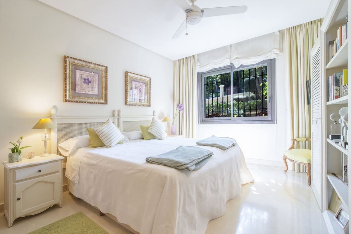 2 slaapkamer Appartement te koop in La Quinta met zwembad garage - € 1.065.000 (Ref: 10143145)