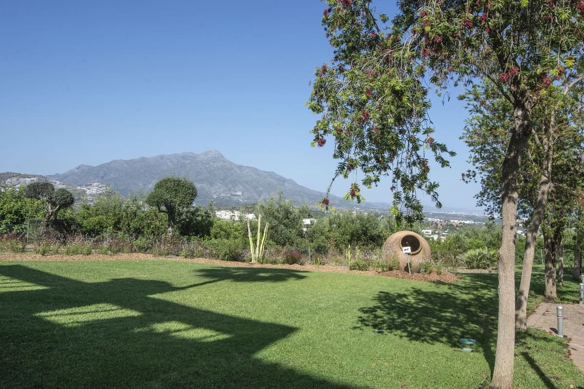 2 slaapkamer Appartement te koop in La Quinta met zwembad garage - € 1.065.000 (Ref: 10143145)