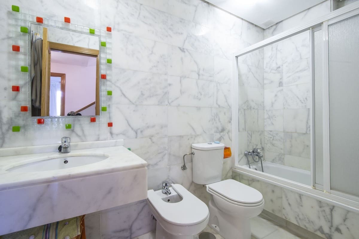 3 soverom Villa til salgs i Estepona med svømmebasseng garasje - € 390 000 (Ref: 10143148)