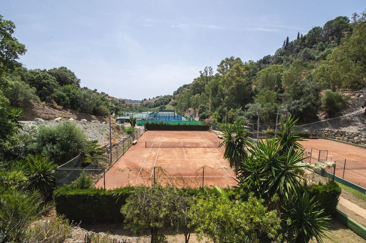 3 soverom Villa til salgs i Estepona med svømmebasseng garasje - € 390 000 (Ref: 10143148)