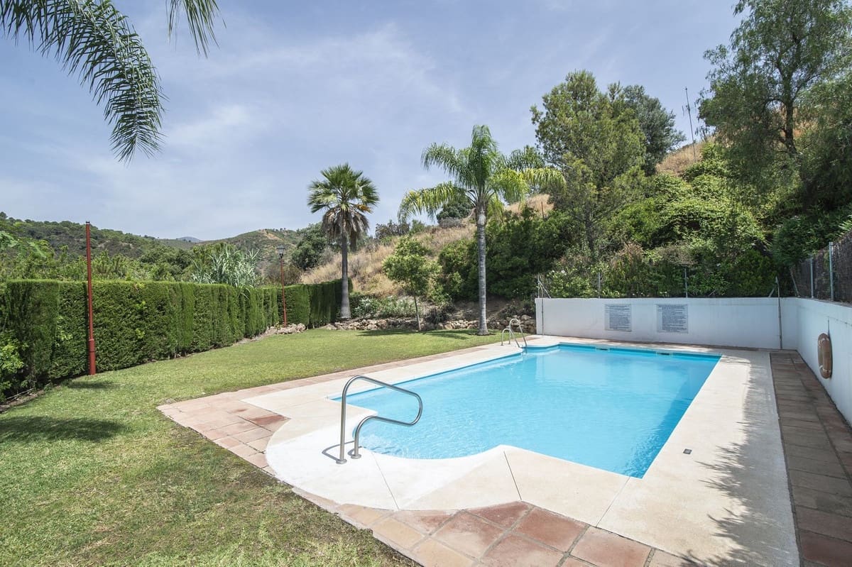 3 soverom Villa til salgs i Estepona med svømmebasseng garasje - € 390 000 (Ref: 10143148)