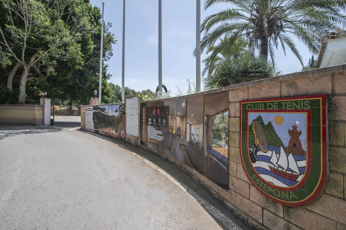 3 soverom Villa til salgs i Estepona med svømmebasseng garasje - € 390 000 (Ref: 10143148)