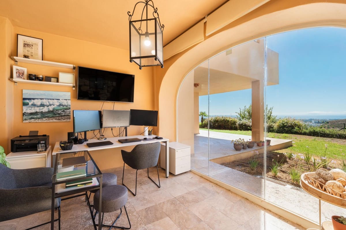 3 soveværelse Lejlighed til salg i El Paraiso med swimmingpool garage - € 639.000 (Ref: 10143160)