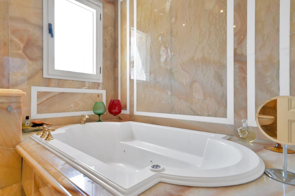 3 quarto Apartamento para venda em Marbella com piscina garagem - 1 850 000 € (Ref: 10143162)
