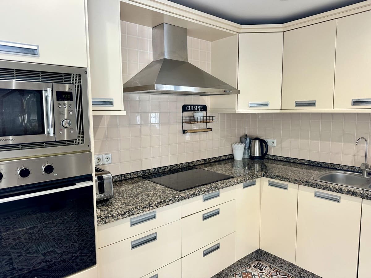 3 sypialnia Willa na sprzedaż w Marbella z basenem garażem - 889 000 € (Ref: 10143177)