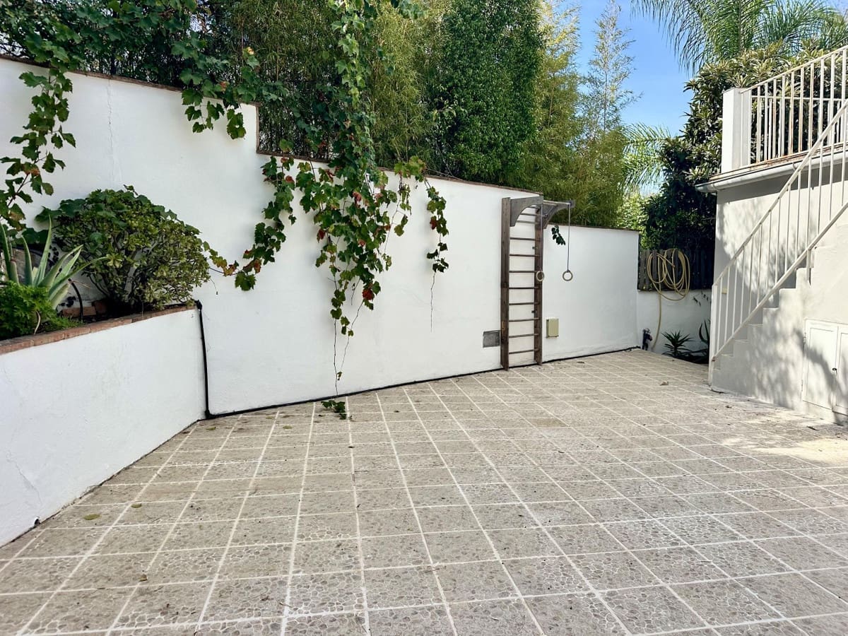 3 sypialnia Willa na sprzedaż w Marbella z basenem garażem - 889 000 € (Ref: 10143177)