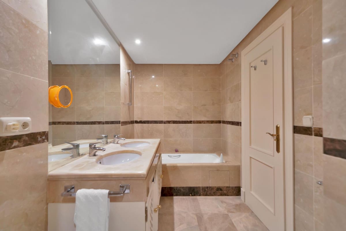 3 chambre Appartement à vendre à Marbella avec piscine garage - 749 000 € (Ref: 10143180)