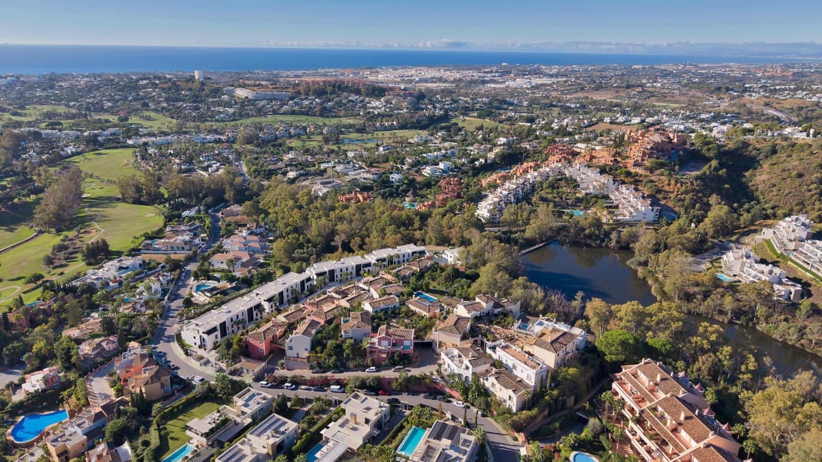 5 sypialnia Dom na sprzedaż w Marbella z basenem garażem - 1 695 000 € (Ref: 10143201)