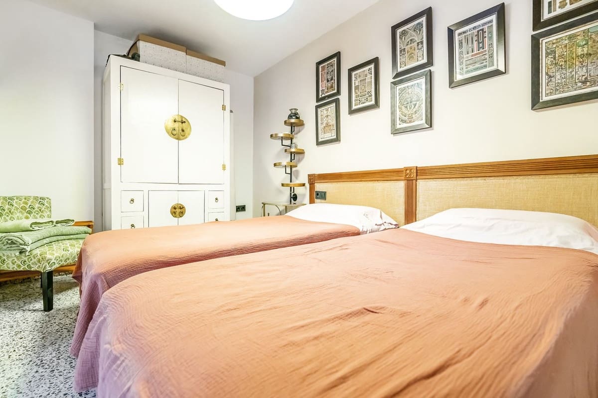 2 bedroom Townhouse for sale in Malaga city - € 244,000 (Ref: 10143204)