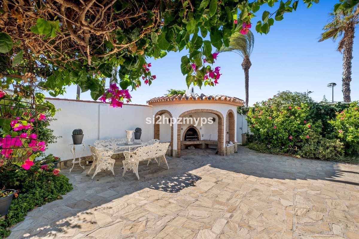 5 quarto Moradia para venda em Torrox-Costa com piscina garagem - 1 300 000 € (Ref: 10143216)