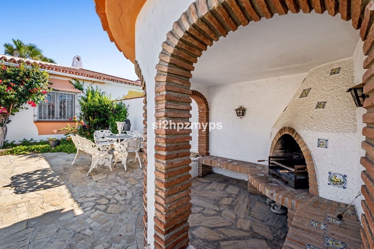 5 quarto Moradia para venda em Torrox-Costa com piscina garagem - 1 300 000 € (Ref: 10143216)