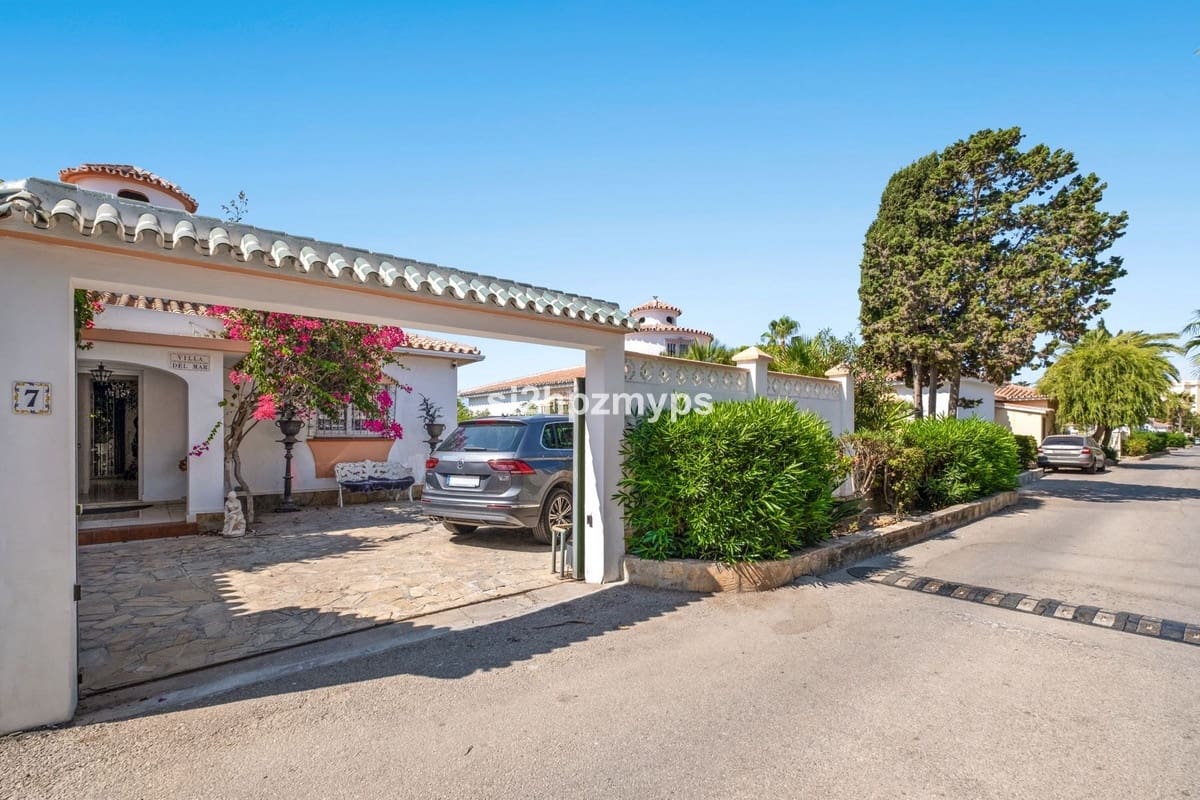 5 quarto Moradia para venda em Torrox-Costa com piscina garagem - 1 300 000 € (Ref: 10143216)