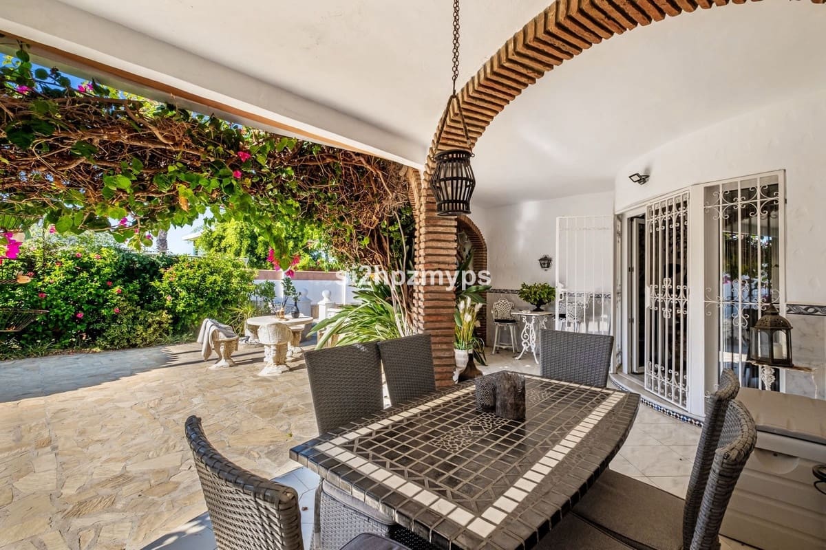 5 quarto Moradia para venda em Torrox-Costa com piscina garagem - 1 300 000 € (Ref: 10143216)