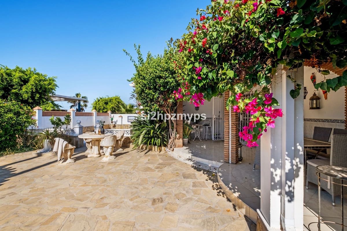 5 quarto Moradia para venda em Torrox-Costa com piscina garagem - 1 300 000 € (Ref: 10143216)