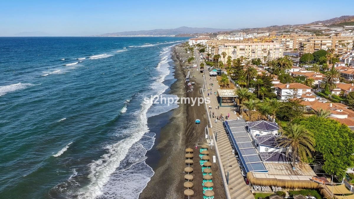 5 quarto Moradia para venda em Torrox-Costa com piscina garagem - 1 300 000 € (Ref: 10143216)