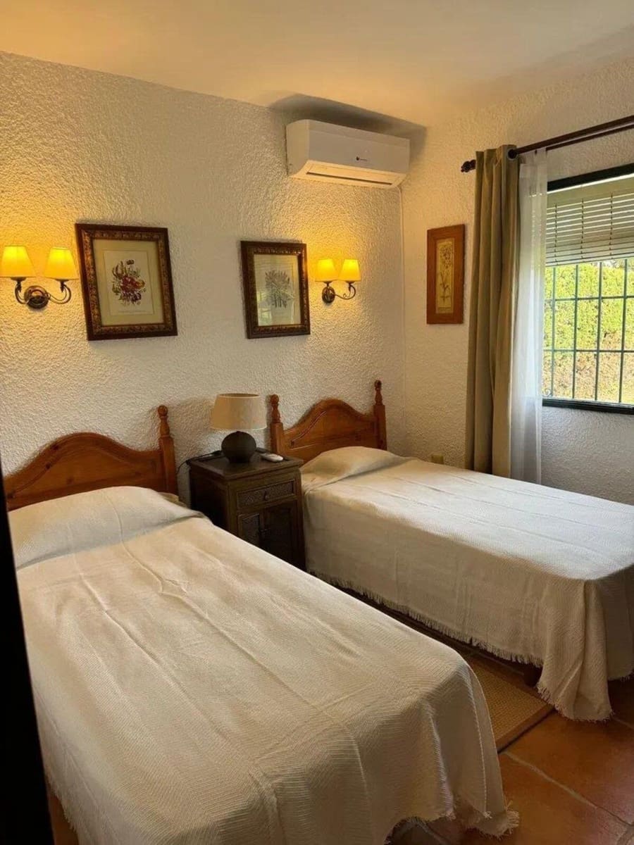 3 soverom Villa til salgs i Estepona med garasje - € 1 050 000 (Ref: 10143221)