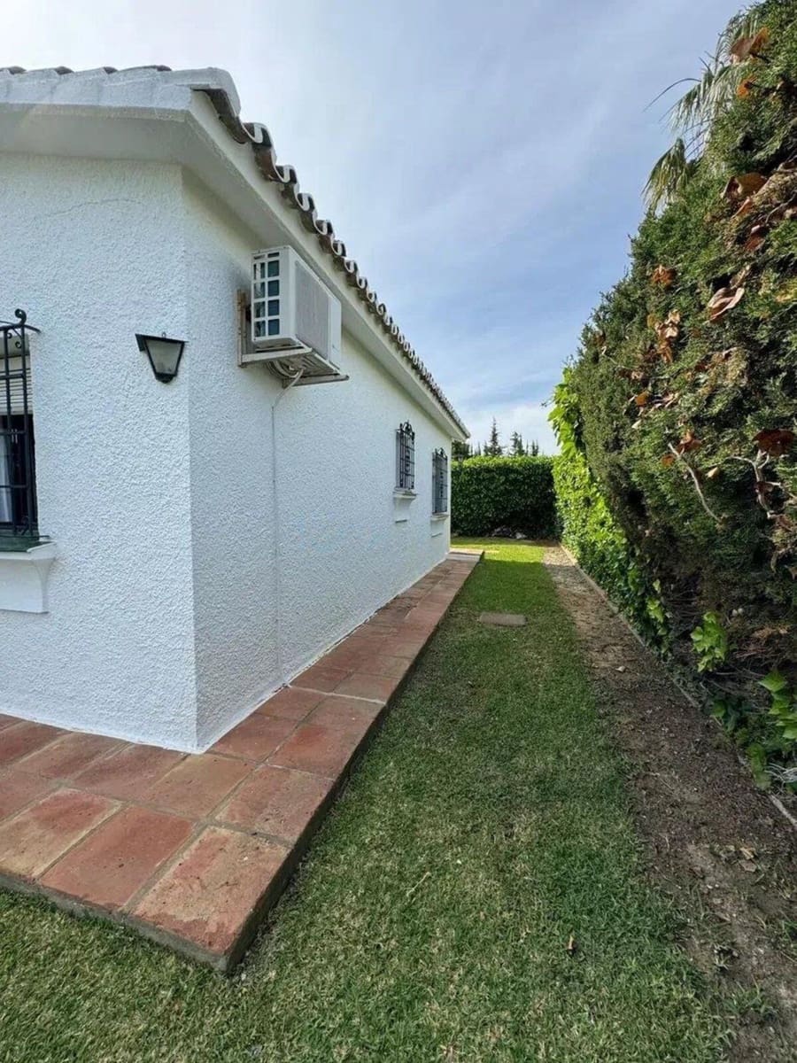 3 soverom Villa til salgs i Estepona med garasje - € 1 050 000 (Ref: 10143221)