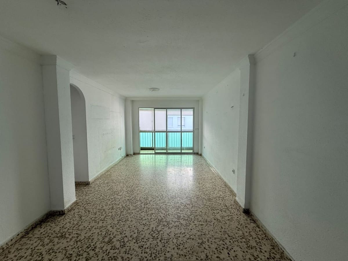3 bedroom Apartment for sale in Estepona - € 292,000 (Ref: 10143230)