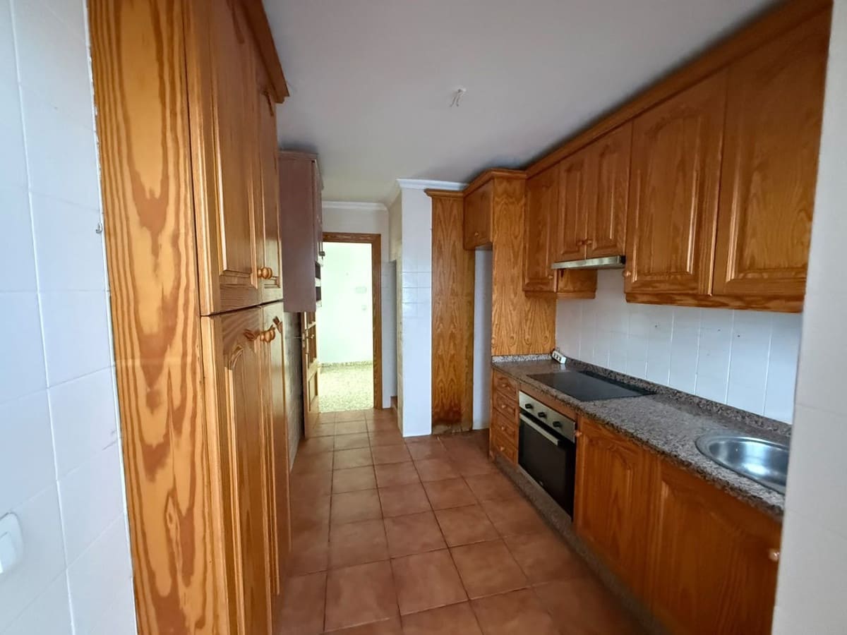 3 bedroom Apartment for sale in Estepona - € 292,000 (Ref: 10143230)