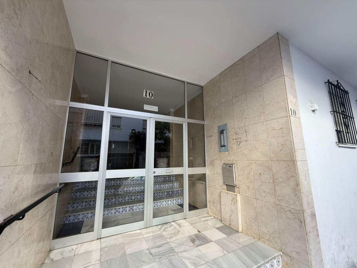 3 bedroom Apartment for sale in Estepona - € 292,000 (Ref: 10143230)