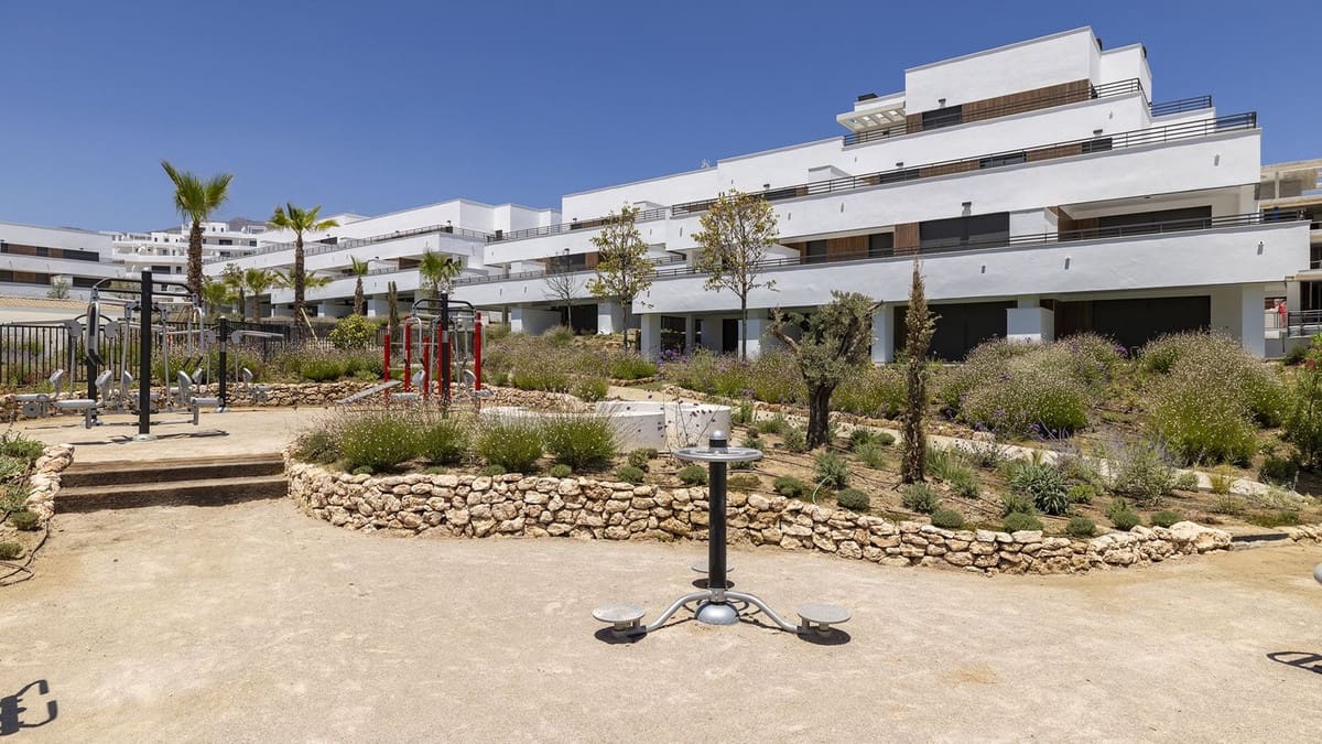 2 slaapkamer Appartement te koop in Estepona met zwembad garage - € 530.000 (Ref: 10143240)