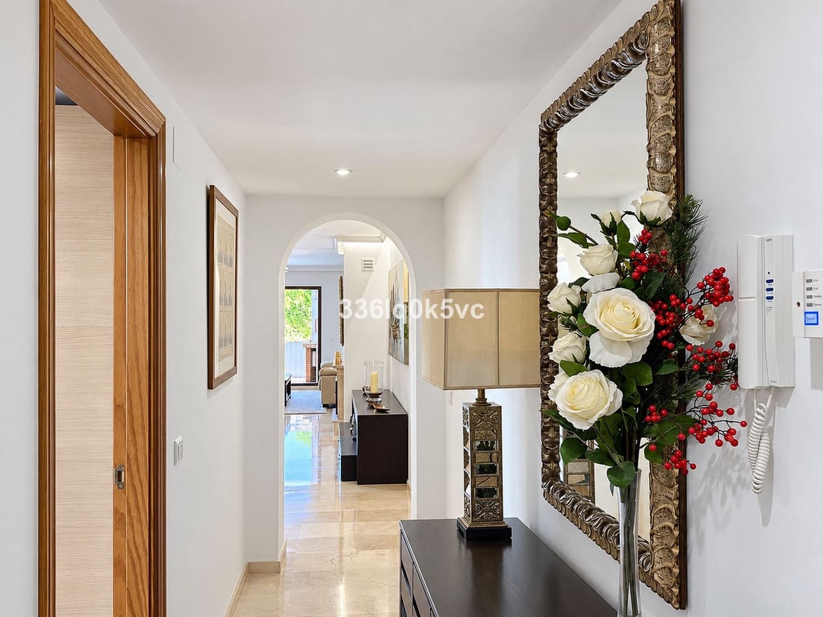 Apartamento de 2 habitaciones en Benahavís en venta con garaje - 350.000 € (Ref: 10143242)