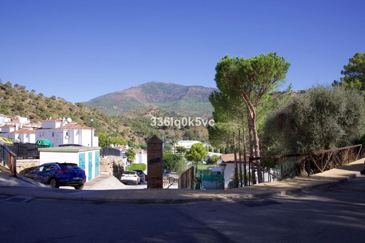 Apartamento de 2 habitaciones en Benahavís en venta con garaje - 350.000 € (Ref: 10143242)