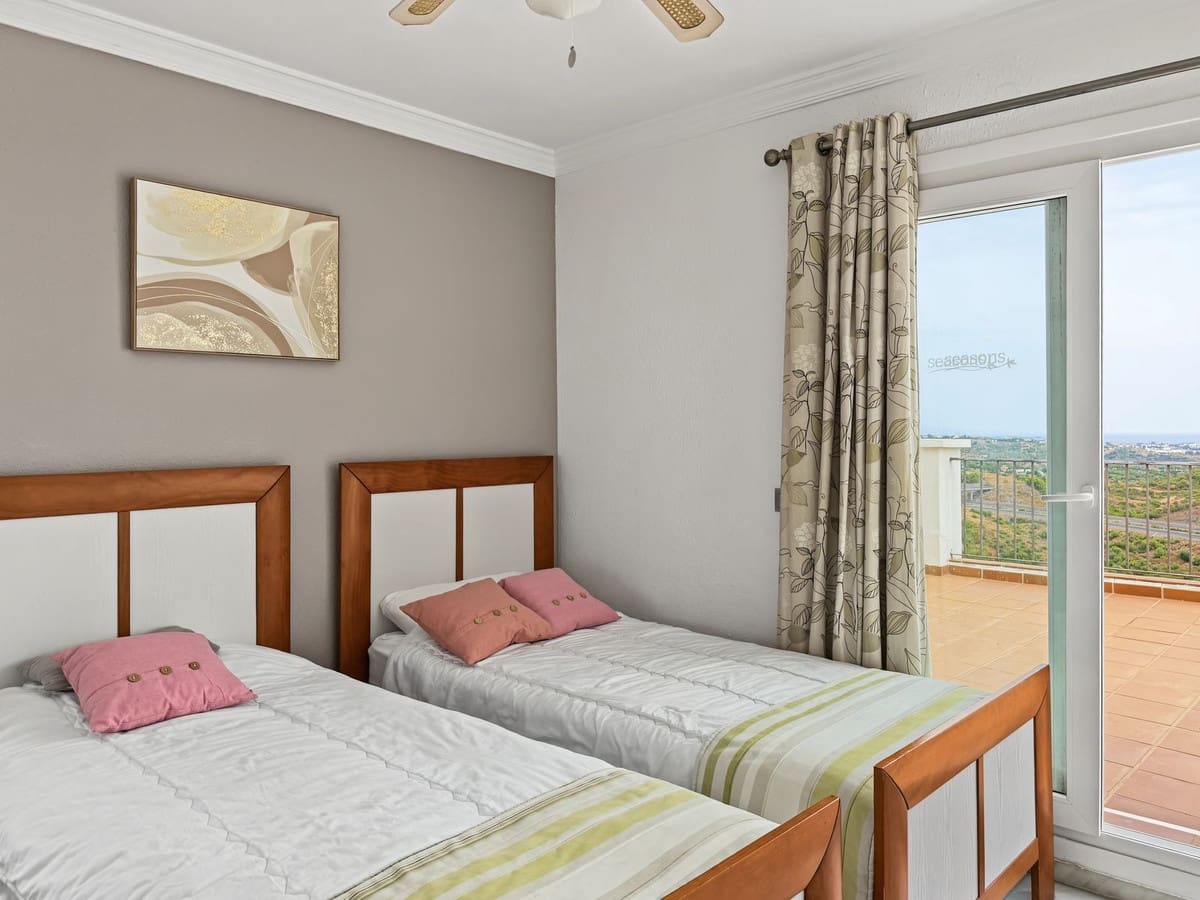 2 soverom Leilighet til salgs i Estepona med svømmebasseng garasje - € 419 000 (Ref: 10143249)