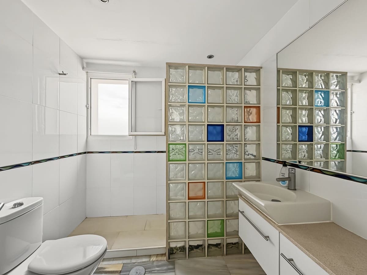 2 soverom Leilighet til salgs i Estepona med svømmebasseng garasje - € 419 000 (Ref: 10143249)