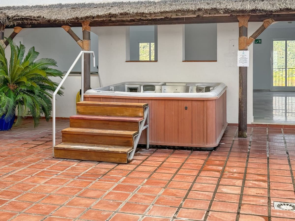 2 soverom Leilighet til salgs i Estepona med svømmebasseng garasje - € 419 000 (Ref: 10143249)