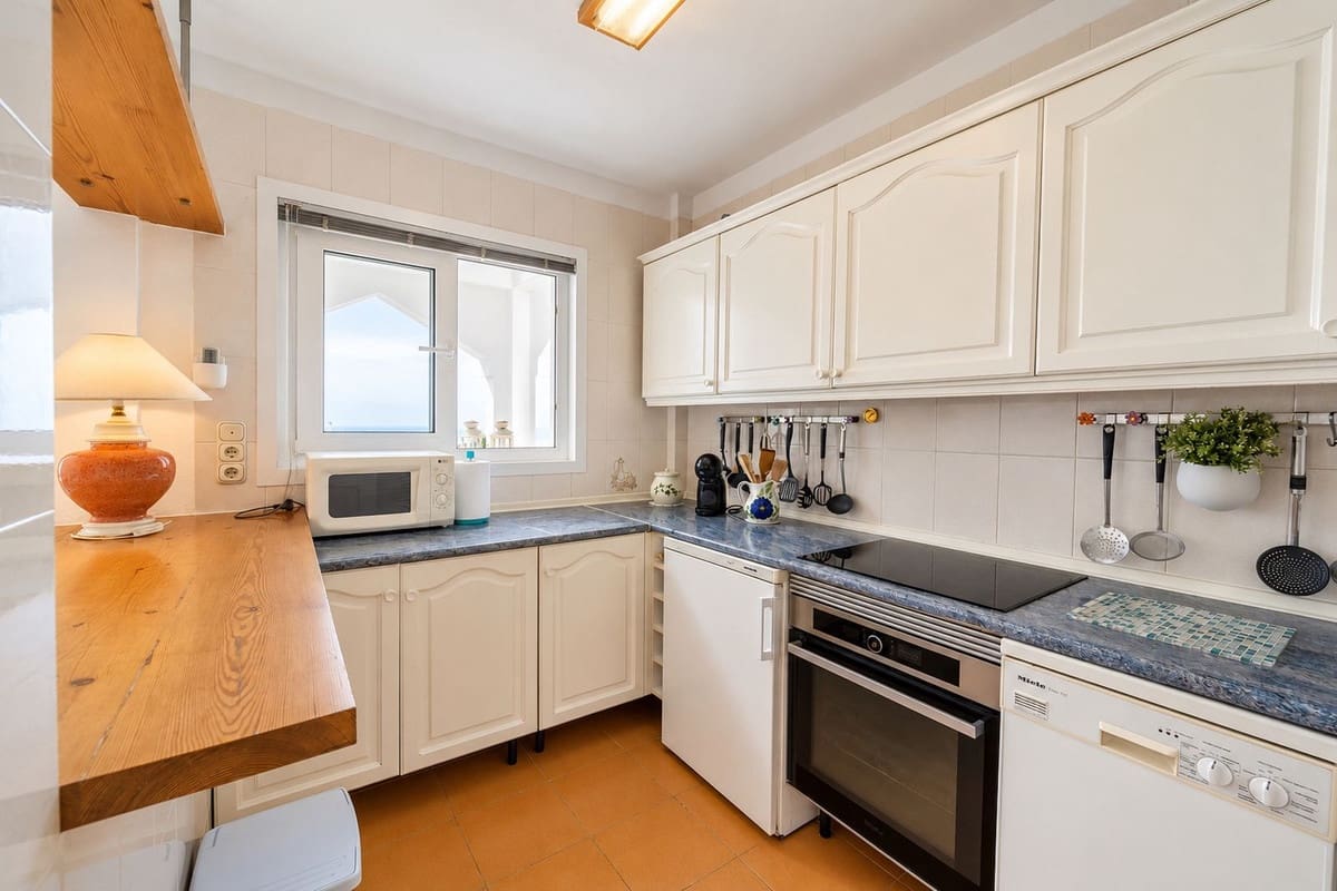 2 bedroom Apartment for sale in La Reserva with pool garage - € 390,000 (Ref: 10143299)