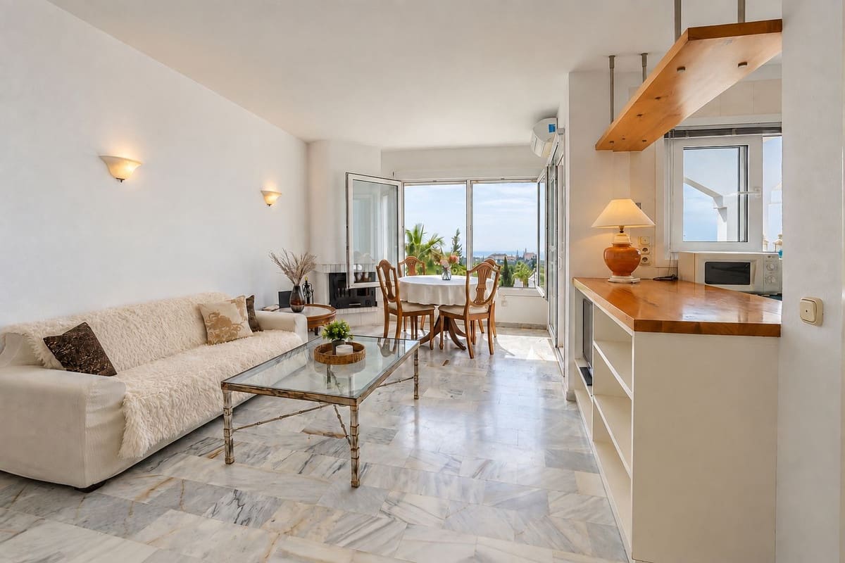 2 bedroom Apartment for sale in La Reserva with pool garage - € 390,000 (Ref: 10143299)