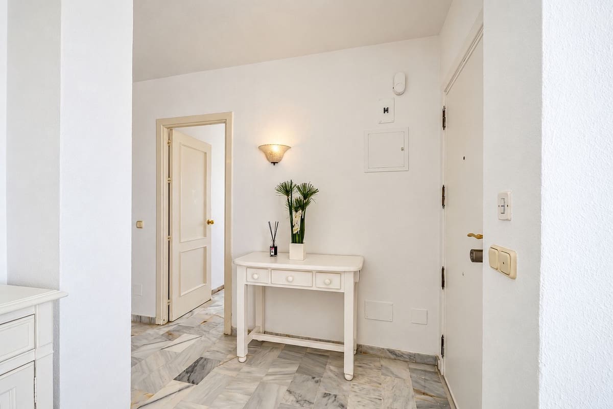 2 bedroom Apartment for sale in La Reserva with pool garage - € 390,000 (Ref: 10143299)