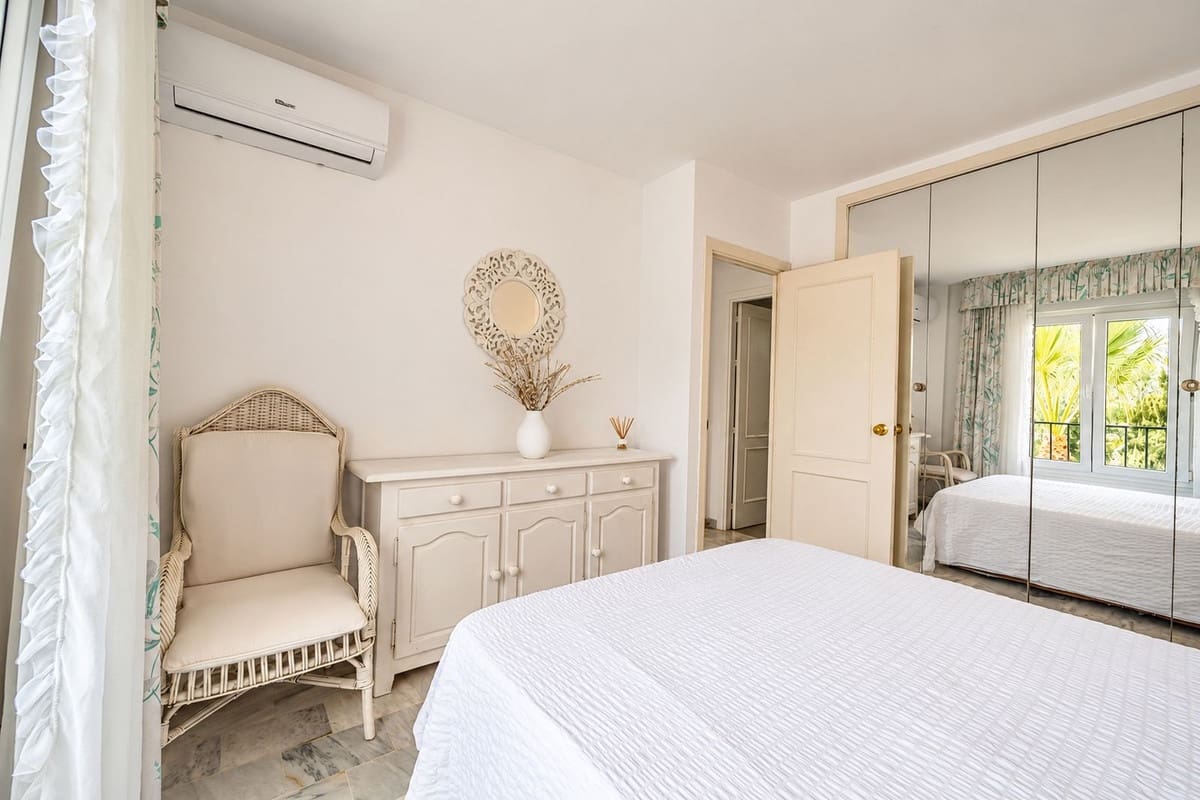 2 bedroom Apartment for sale in La Reserva with pool garage - € 390,000 (Ref: 10143299)