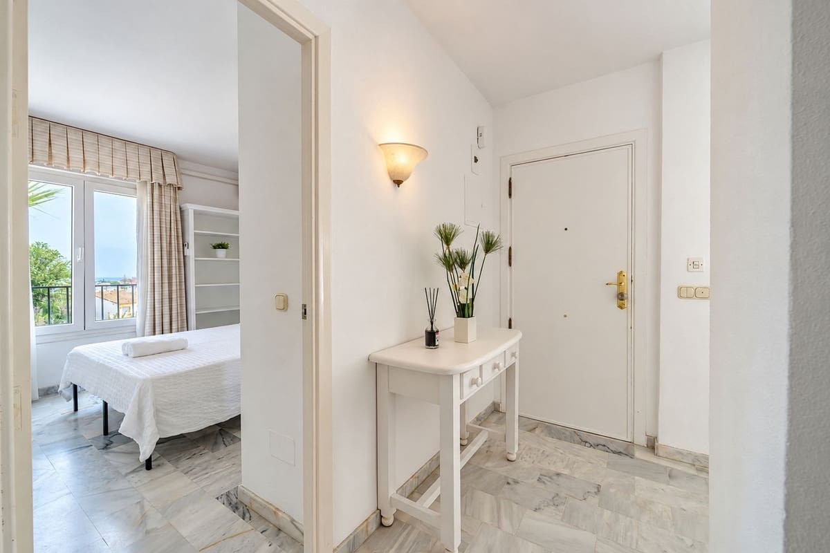 2 bedroom Apartment for sale in La Reserva with pool garage - € 390,000 (Ref: 10143299)