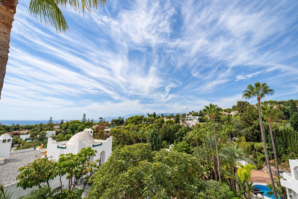 2 bedroom Apartment for sale in La Reserva with pool garage - € 390,000 (Ref: 10143299)