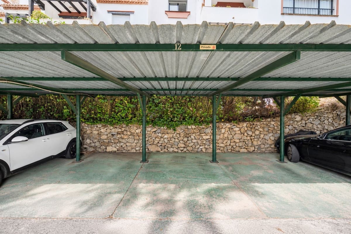 2 bedroom Apartment for sale in La Reserva with pool garage - € 390,000 (Ref: 10143299)