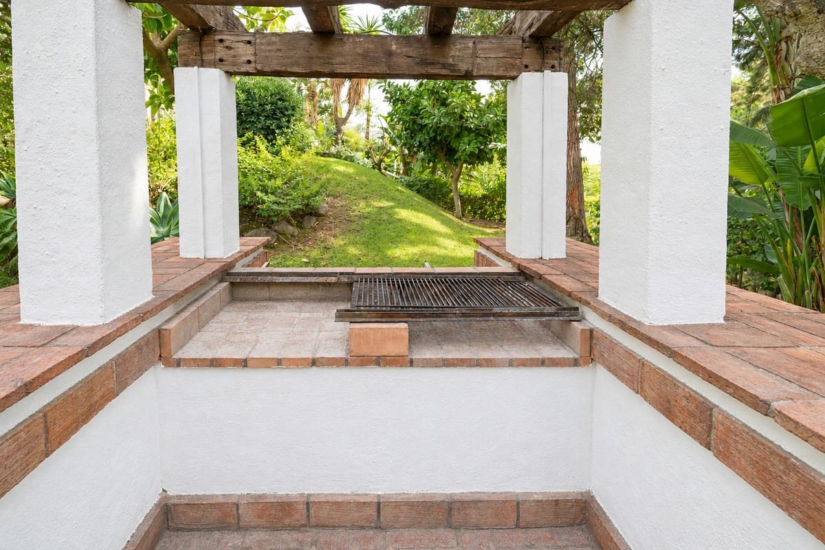 2 bedroom Apartment for sale in La Reserva with pool garage - € 390,000 (Ref: 10143299)