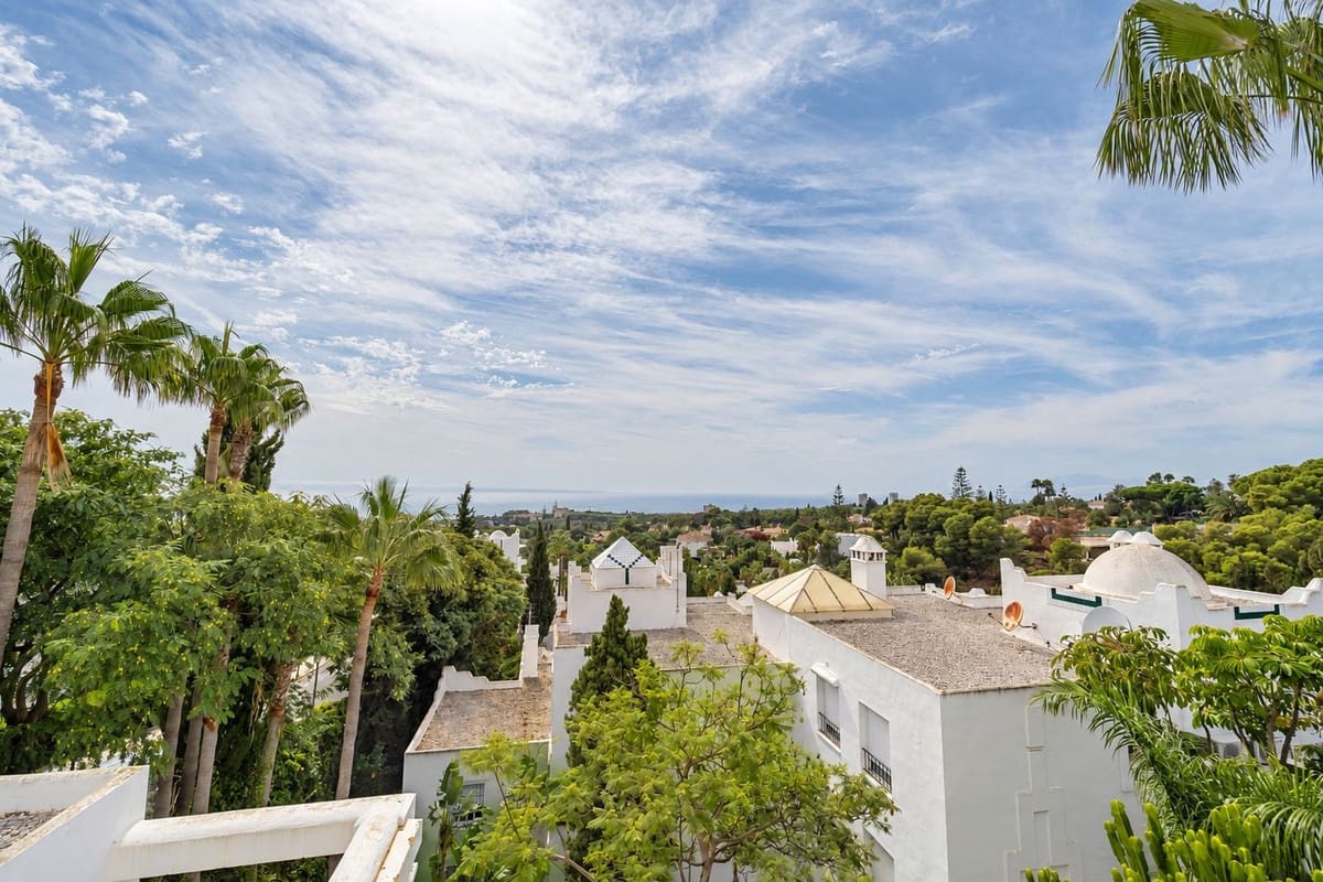 2 bedroom Apartment for sale in La Reserva with pool garage - € 390,000 (Ref: 10143299)
