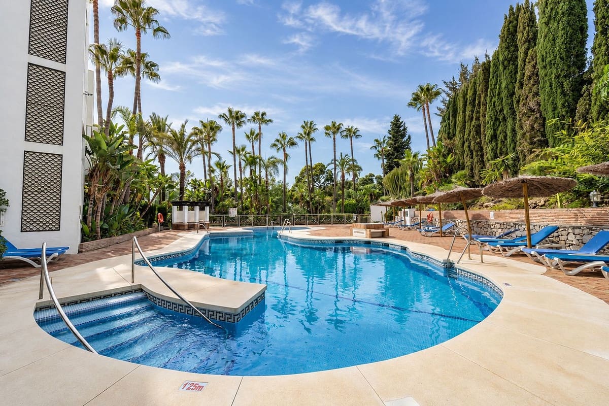 2 bedroom Apartment for sale in La Reserva with pool garage - € 390,000 (Ref: 10143299)
