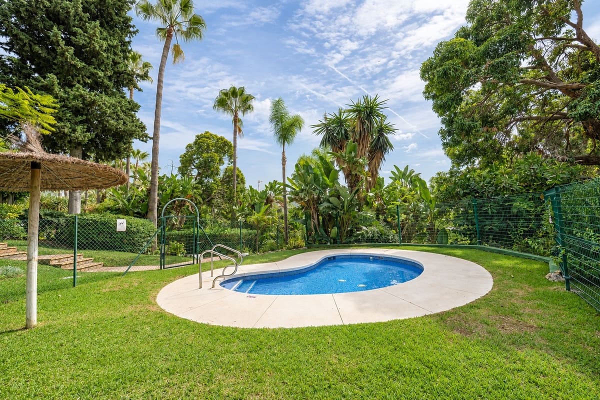 2 bedroom Apartment for sale in La Reserva with pool garage - € 390,000 (Ref: 10143299)