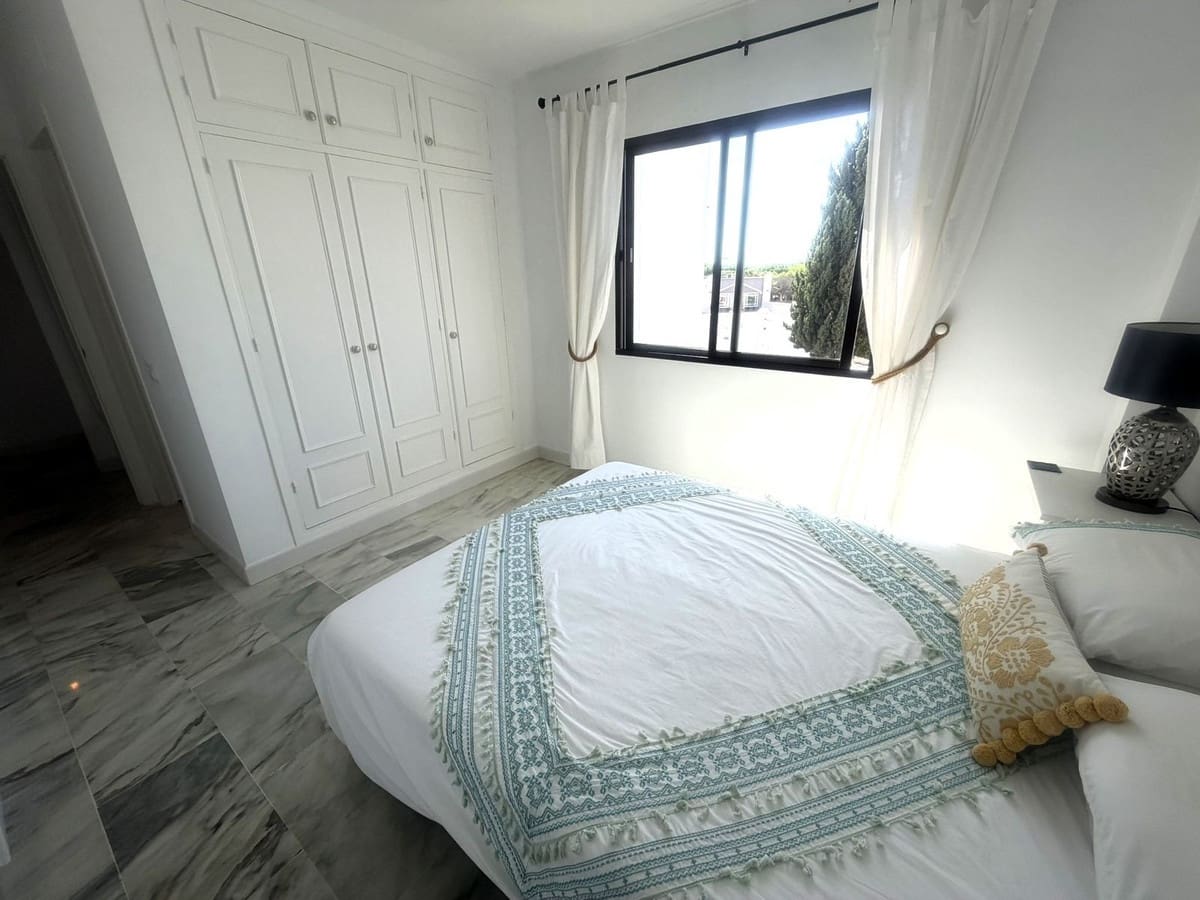 2 bedroom Apartment for sale in El Paraiso with pool garage - € 342,000 (Ref: 10143306)