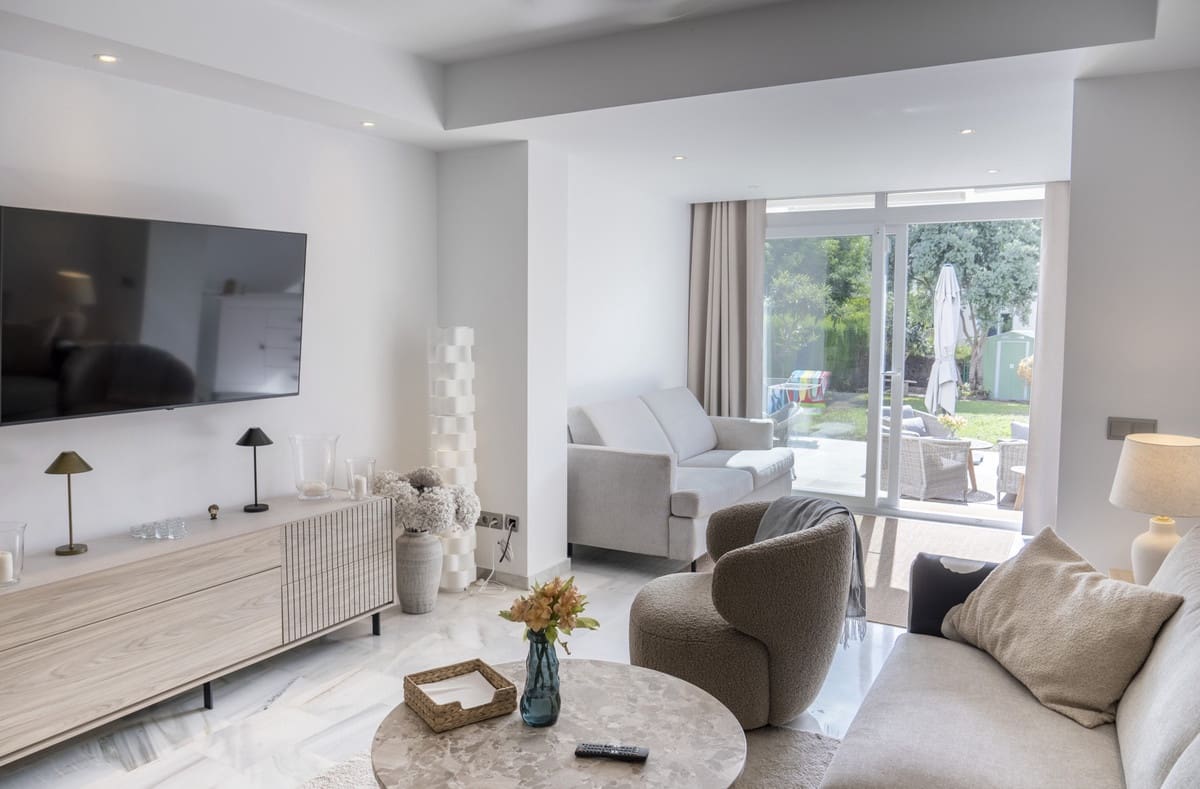 2 soverom Leilighet til salgs i El Paraiso med svømmebasseng - € 499 000 (Ref: 10143329)