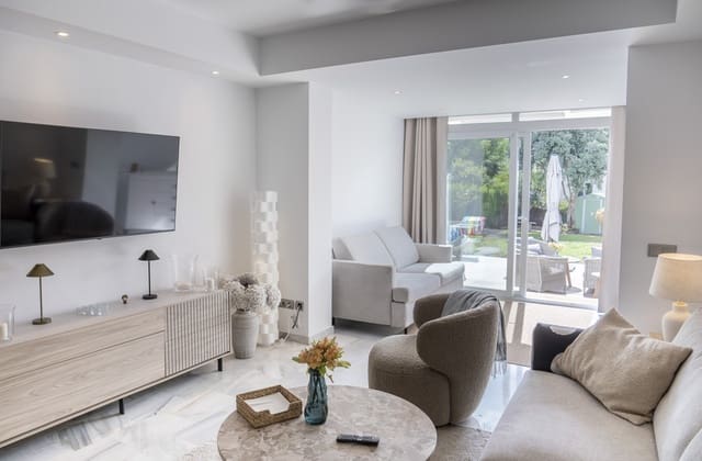 2 soverom Leilighet til salgs i El Paraiso, Estepona med svømmebasseng - € 499 000 (Ref: 10143329)