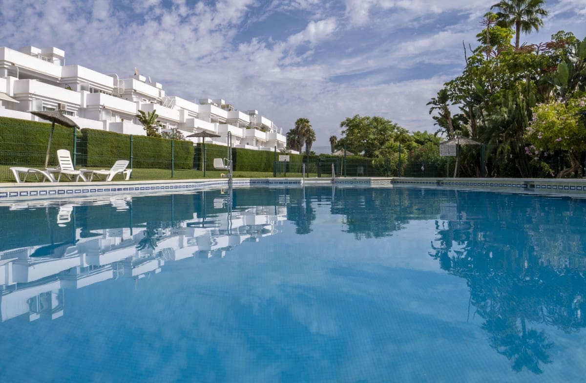2 soverom Leilighet til salgs i El Paraiso med svømmebasseng - € 499 000 (Ref: 10143329)