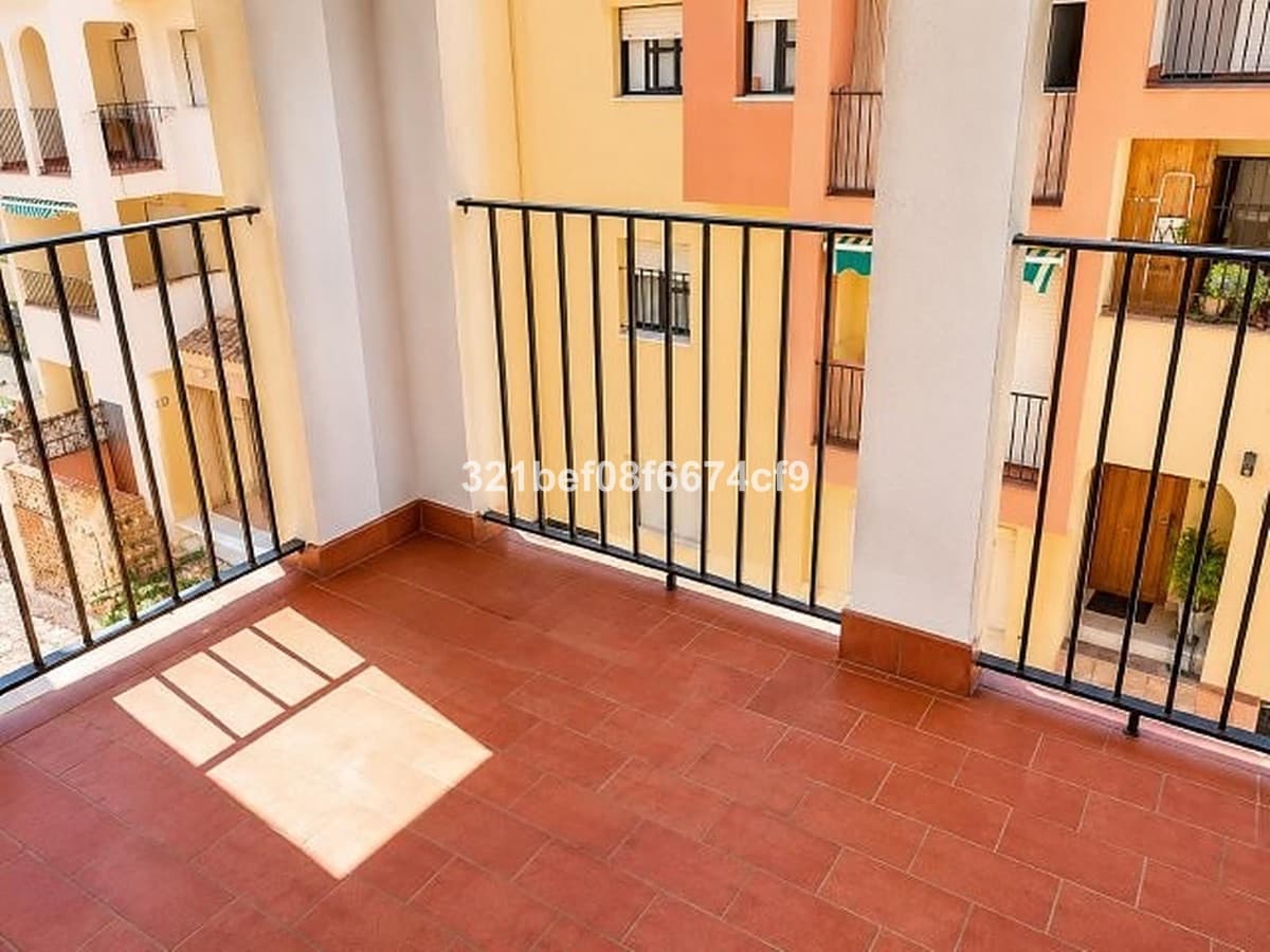 2 soverom Leilighet til salgs i Manilva med svømmebasseng garasje - € 230 000 (Ref: 10143333)