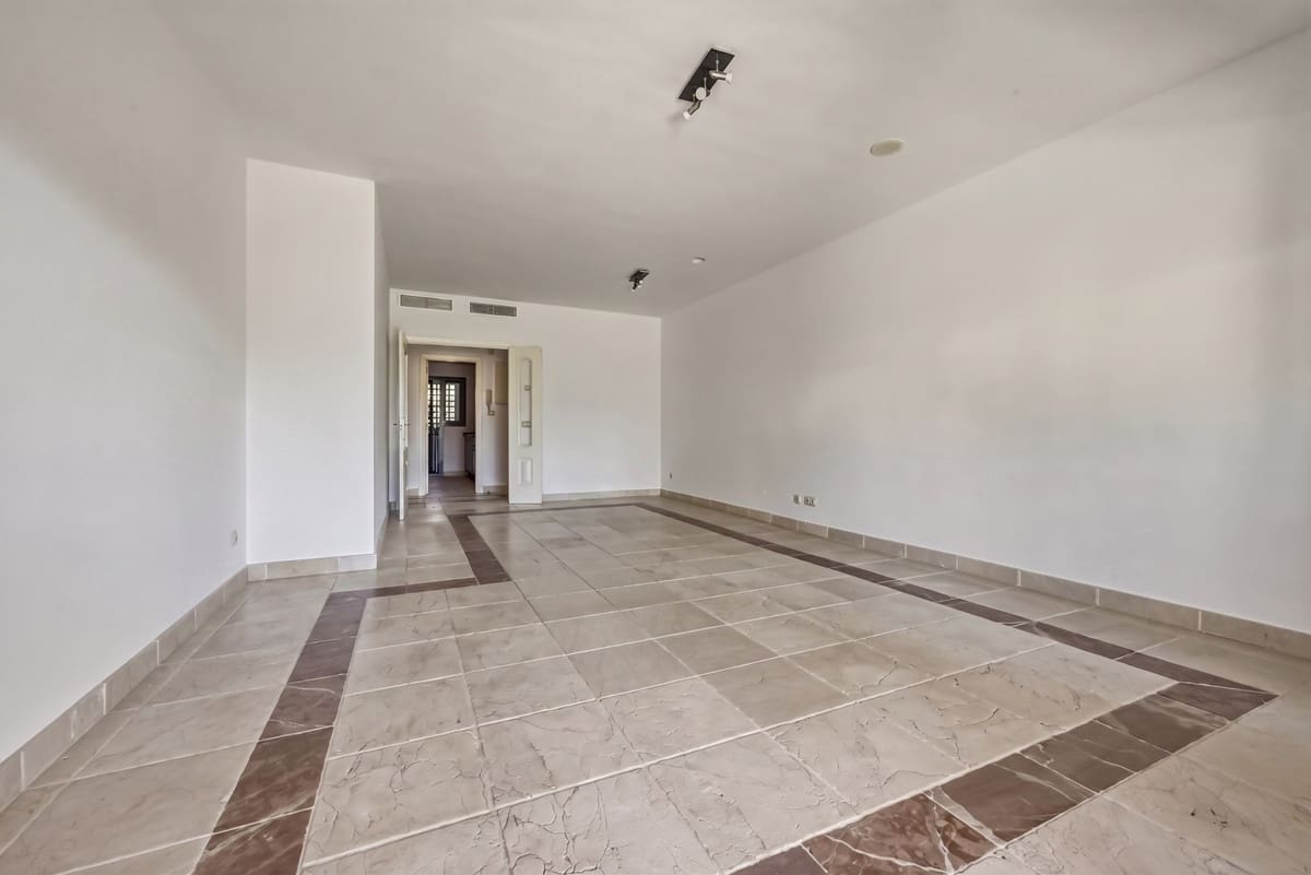 2 bedroom Apartment for sale in Estepona with pool garage - € 479,000 (Ref: 10143335)